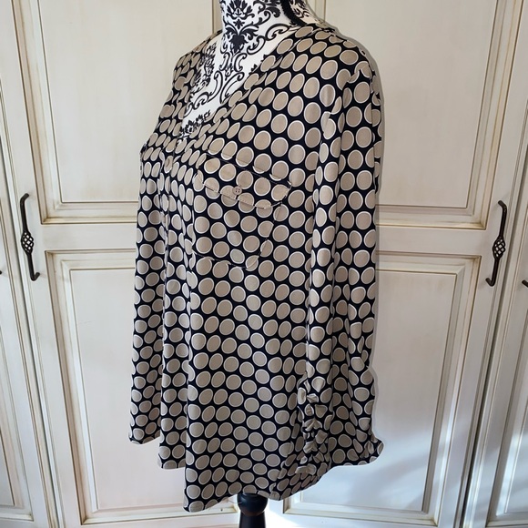 George Size XXL (20) Tan Circles Outlined in White on a Black Blouse - Picture 7 of 15